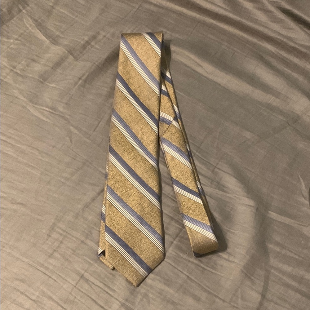 Men’s golden tie